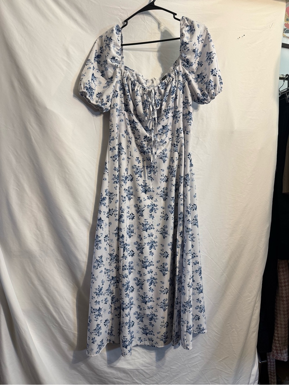 SHEIN White Maxi Dress with Blue Floral Print and Puff Sleeves